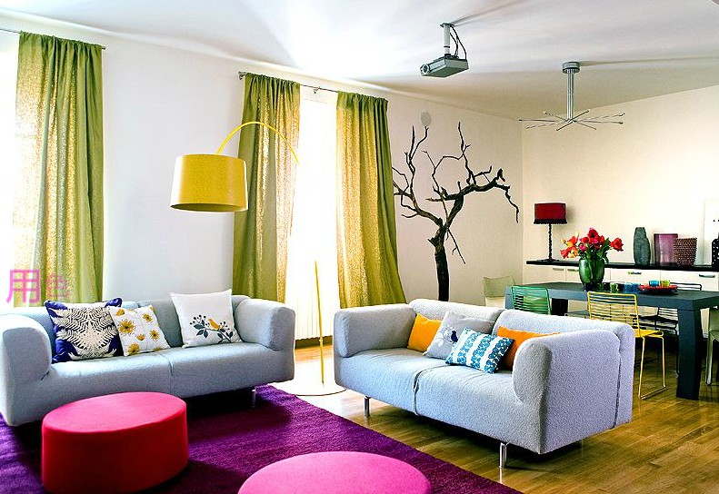 用色彩营造风景的老房子